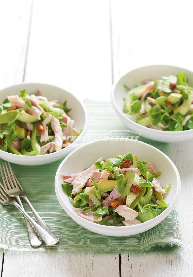 Avocado, m&acirc;che & smoked chicken salad